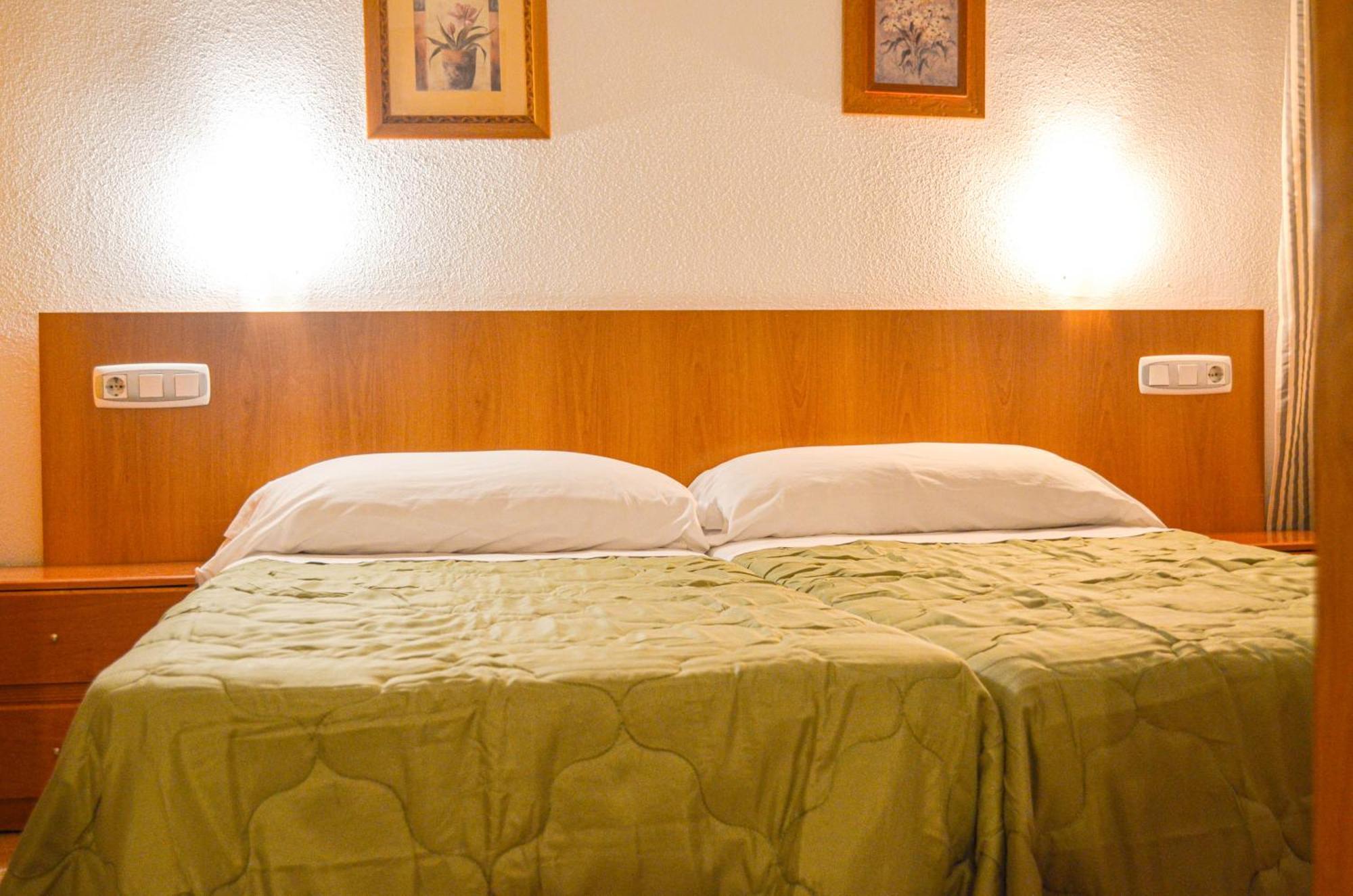 Hostal Gran Via Levante ตอร์เรเวียคา ภายนอก รูปภาพ