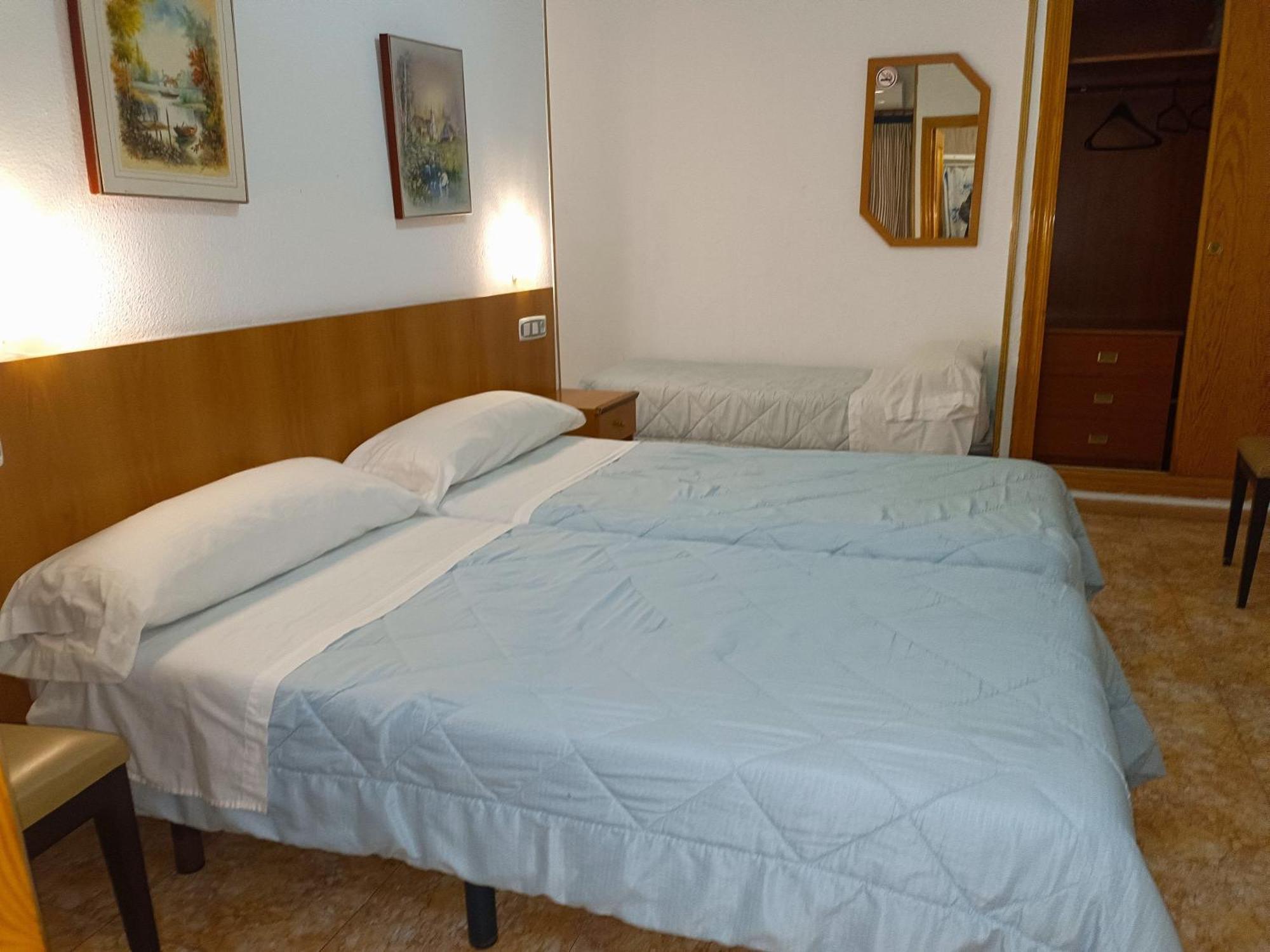 Hostal Gran Via Levante ตอร์เรเวียคา ภายนอก รูปภาพ